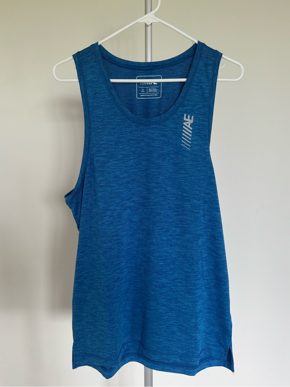 American Eagle Outfitters Men’s Blue Tank Top (Small)